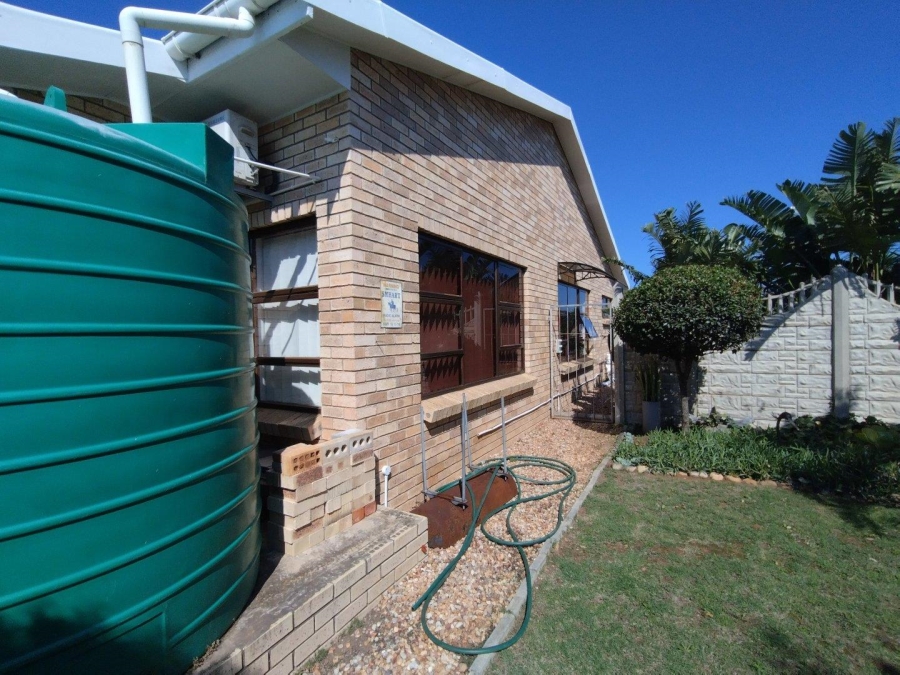 5 Bedroom Property for Sale in Wavecrest Eastern Cape